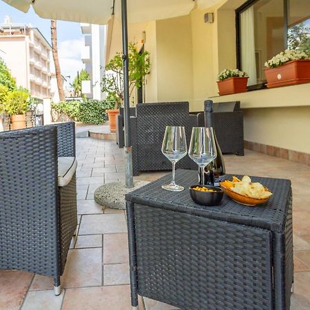 Hotel Vannucci Римини Экстерьер фото