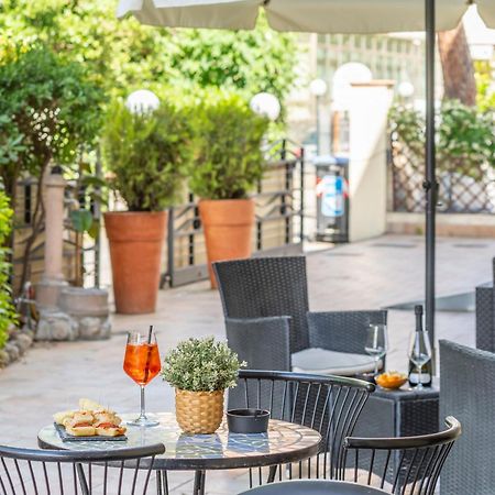 Hotel Vannucci Римини Экстерьер фото