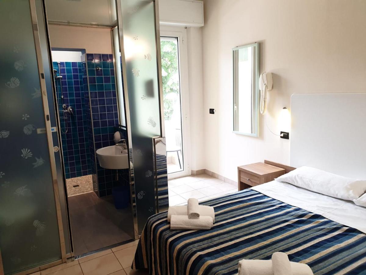 Hotel Vannucci Римини Экстерьер фото