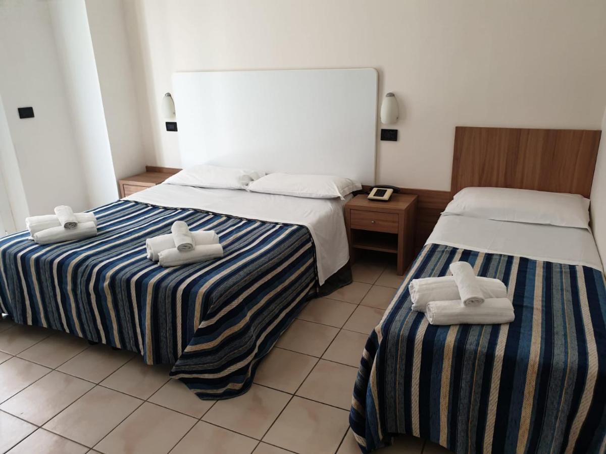 Hotel Vannucci Римини Экстерьер фото