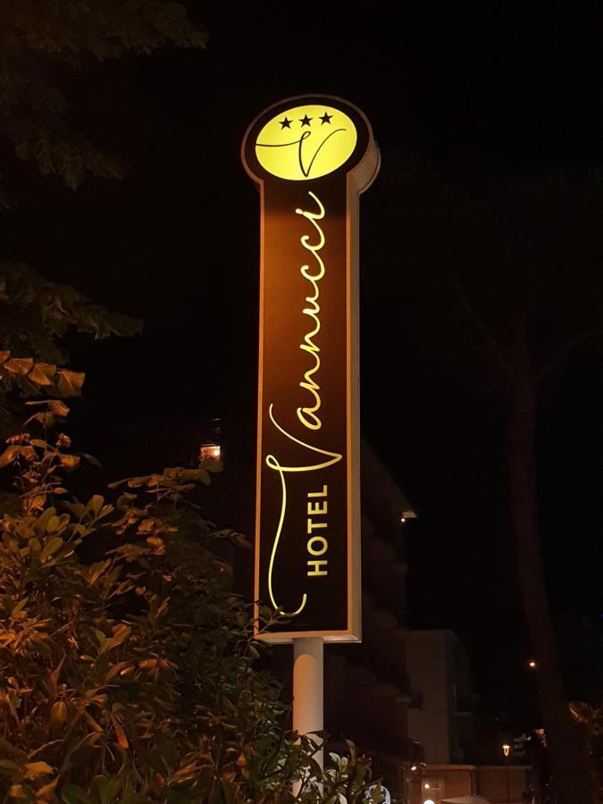 Hotel Vannucci Римини Экстерьер фото