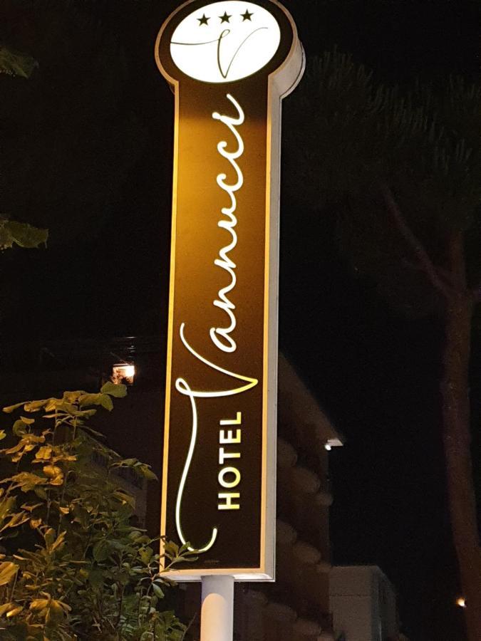 Hotel Vannucci Римини Экстерьер фото