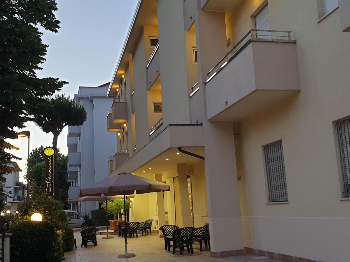 Hotel Vannucci Римини Экстерьер фото