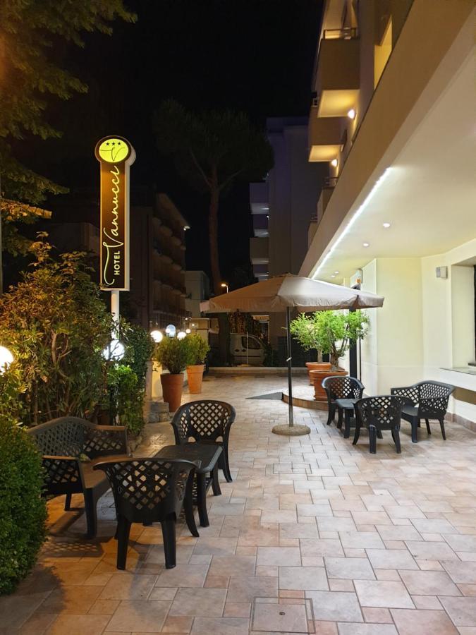 Hotel Vannucci Римини Экстерьер фото