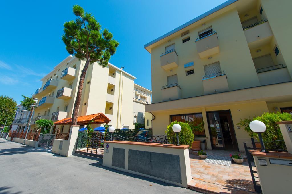 Hotel Vannucci Римини Экстерьер фото