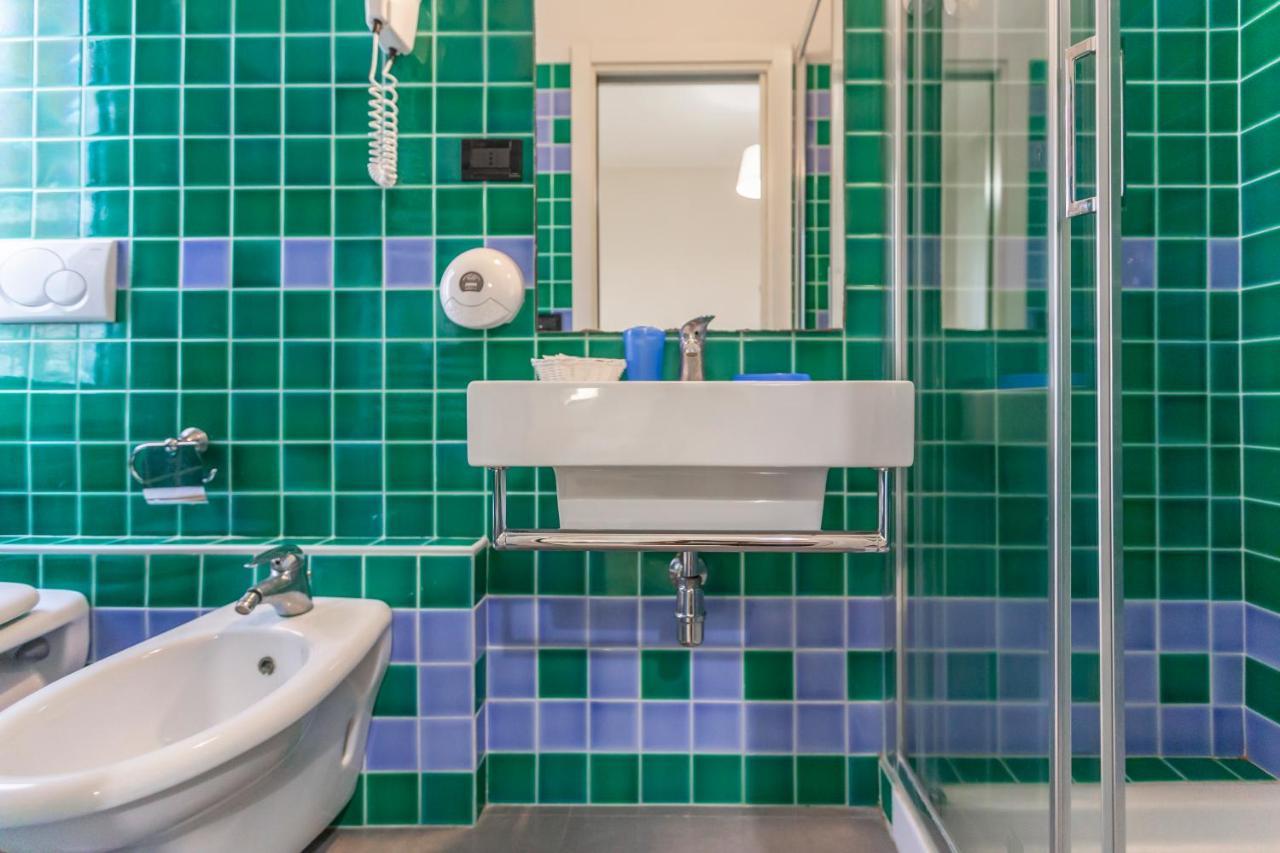 Hotel Vannucci Римини Экстерьер фото
