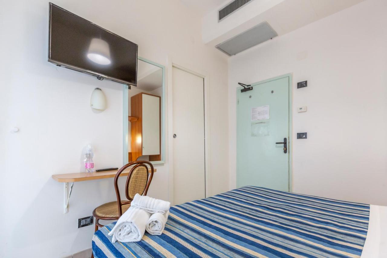 Hotel Vannucci Римини Экстерьер фото