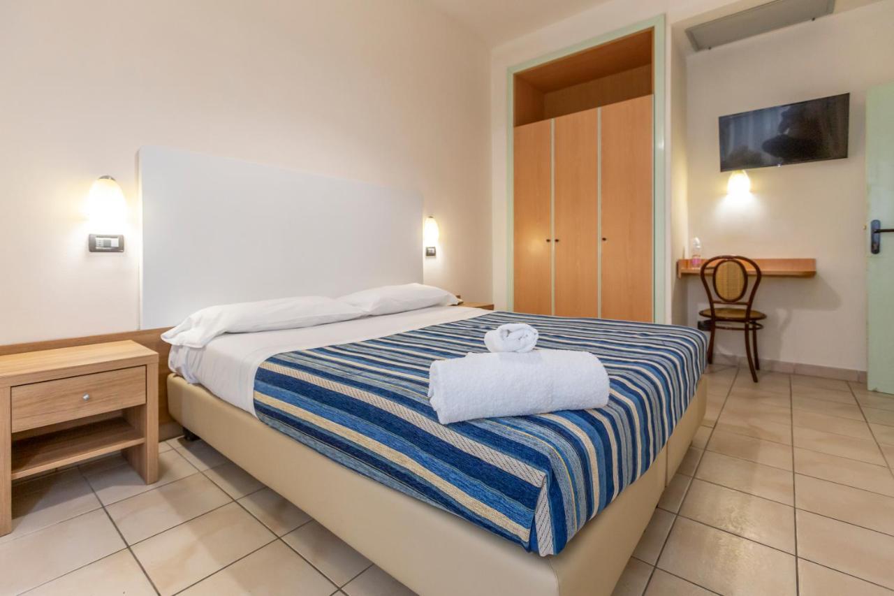 Hotel Vannucci Римини Экстерьер фото