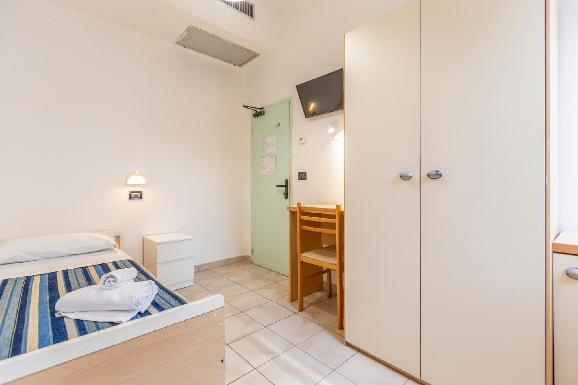 Hotel Vannucci Римини Экстерьер фото