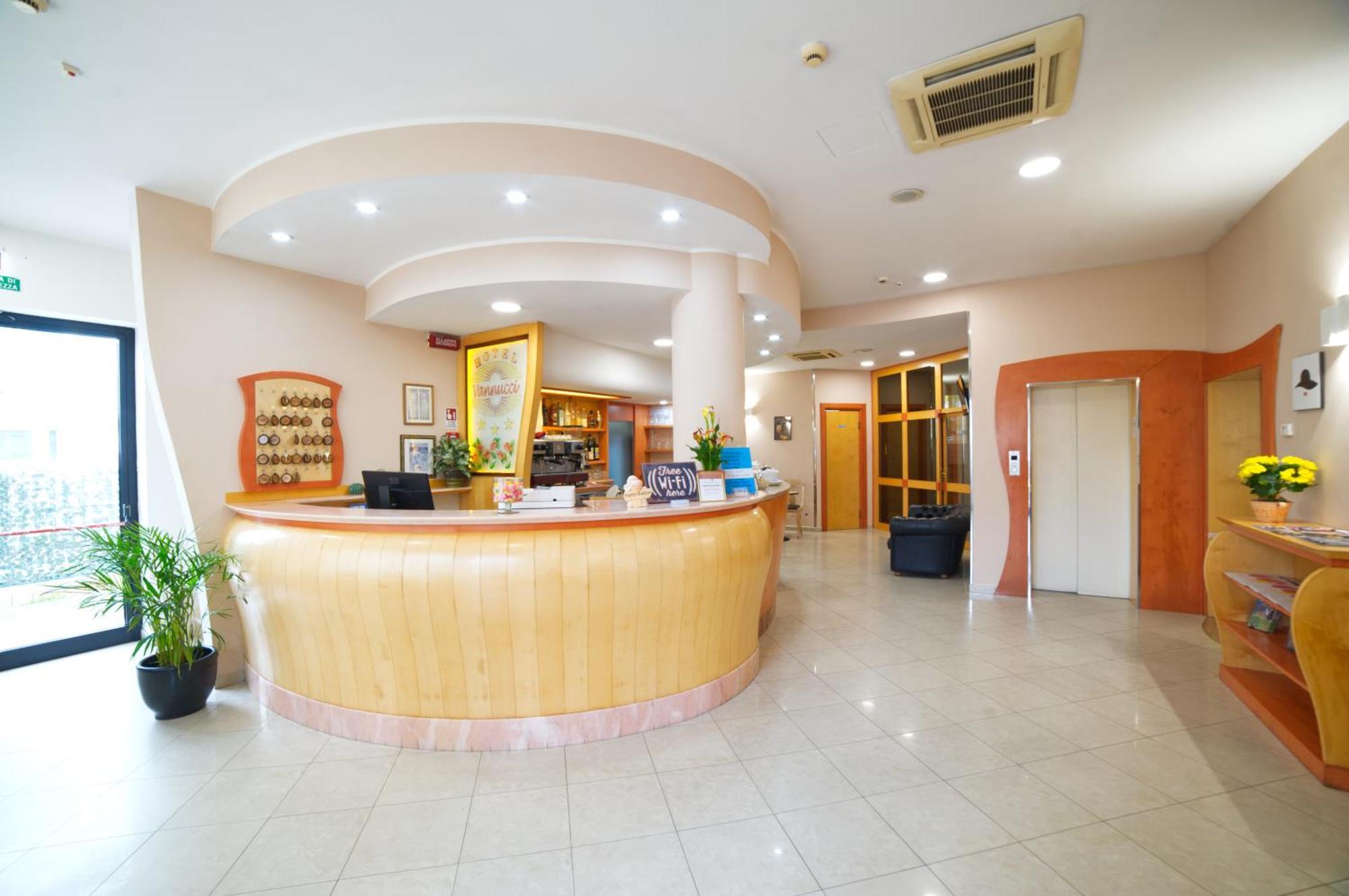 Hotel Vannucci Римини Экстерьер фото