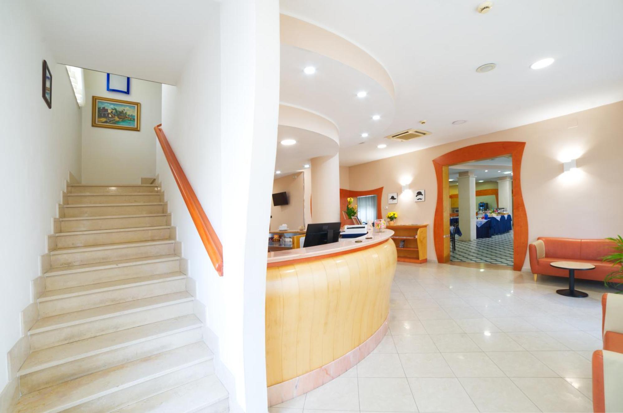 Hotel Vannucci Римини Экстерьер фото
