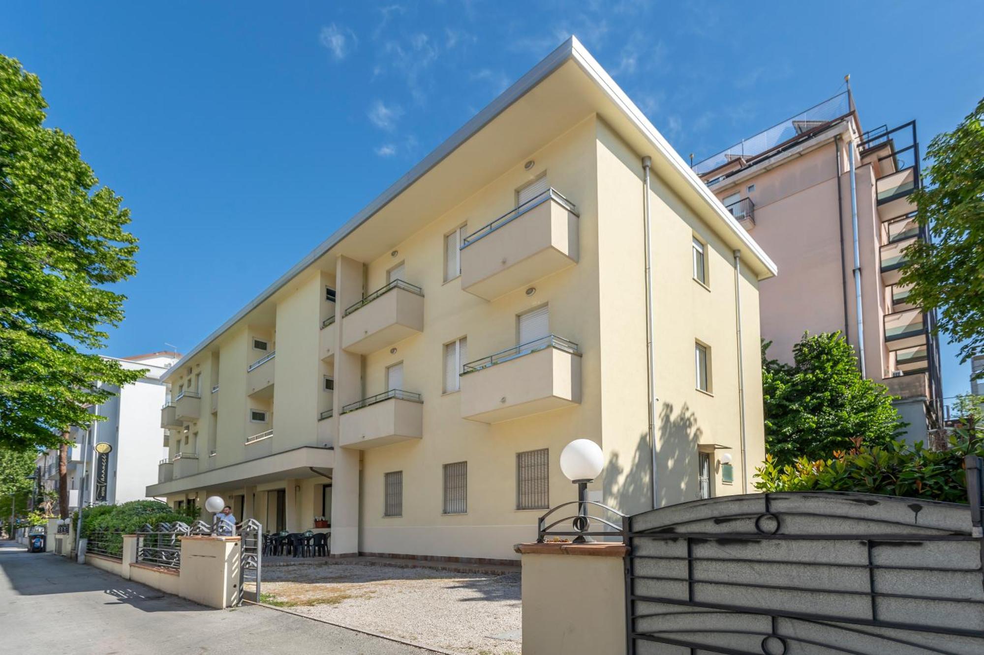 Hotel Vannucci Римини Экстерьер фото