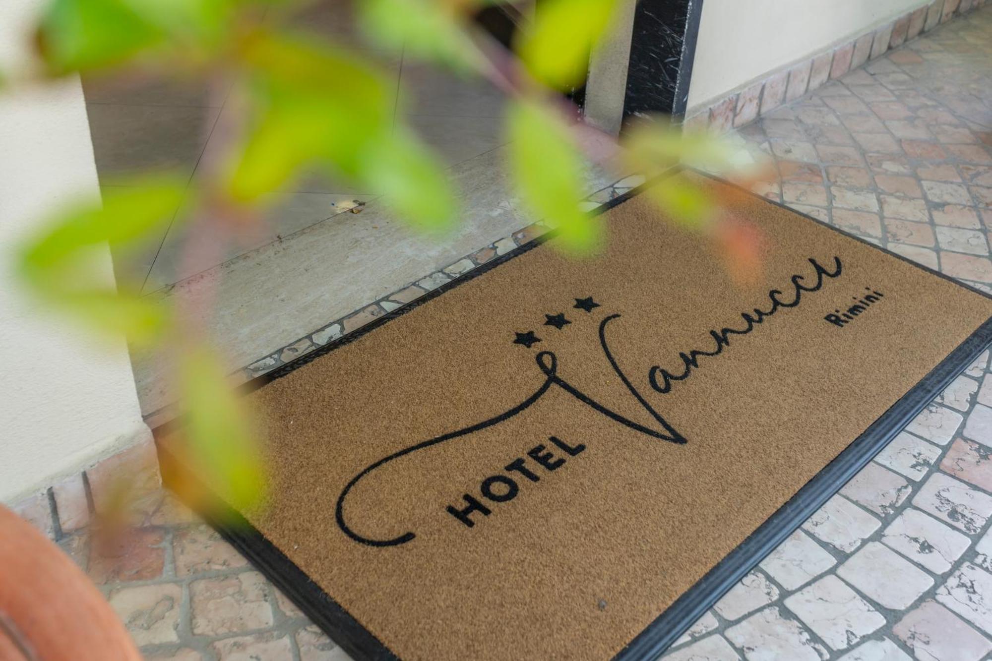 Hotel Vannucci Римини Экстерьер фото