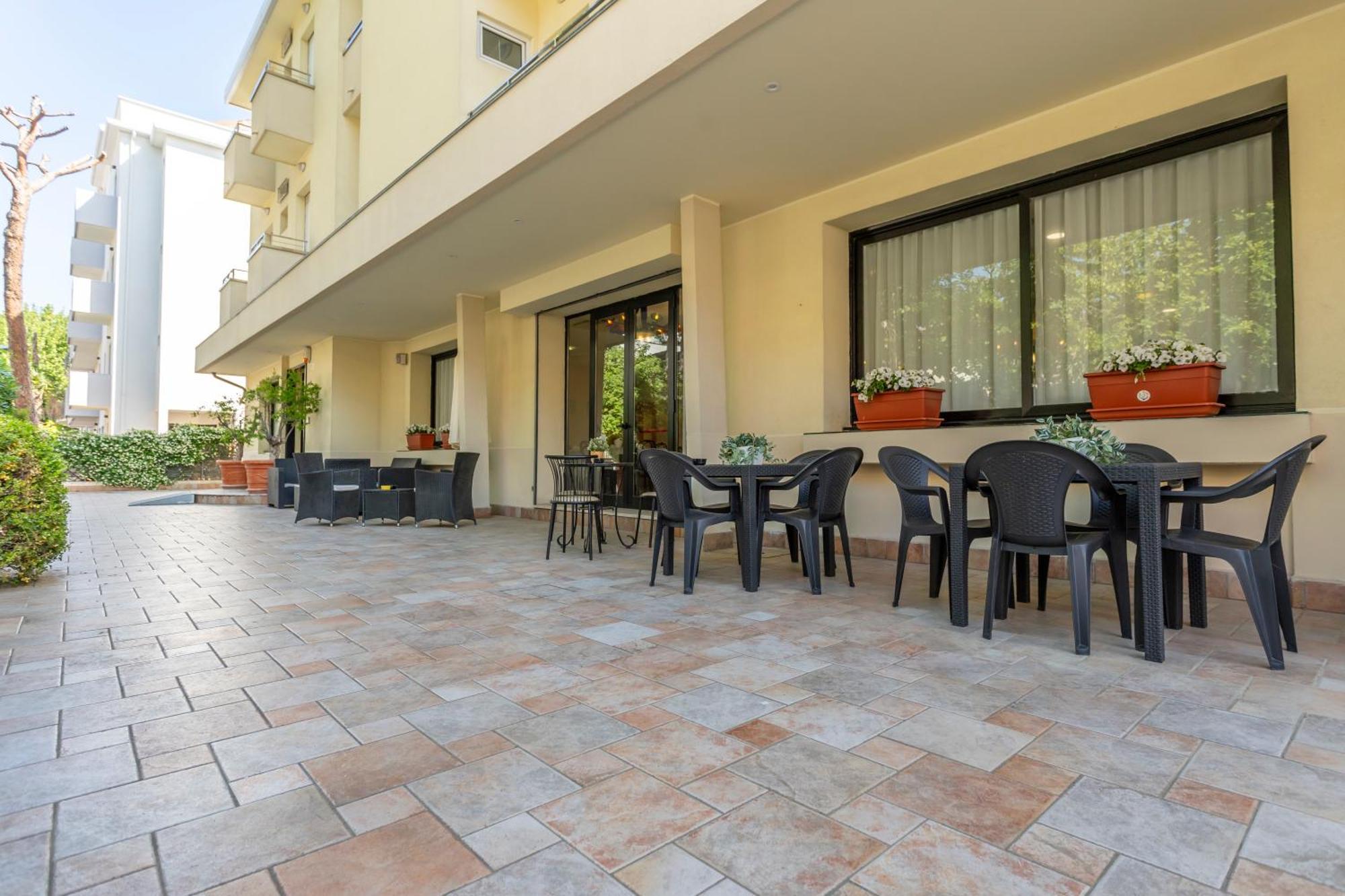 Hotel Vannucci Римини Экстерьер фото