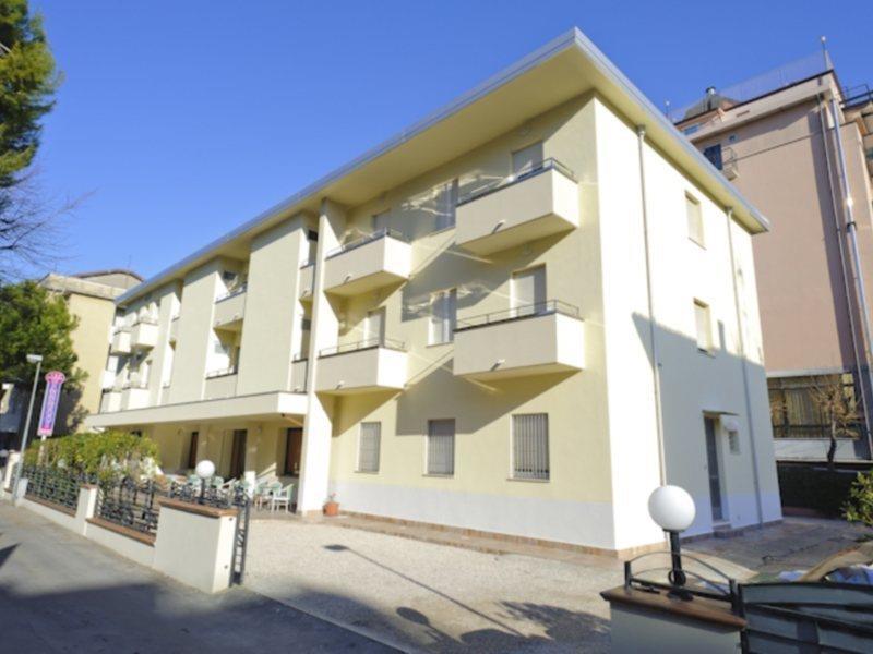 Hotel Vannucci Римини Экстерьер фото