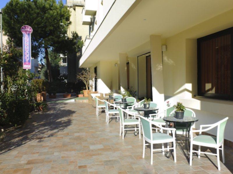 Hotel Vannucci Римини Экстерьер фото