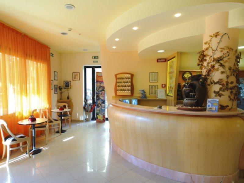 Hotel Vannucci Римини Экстерьер фото