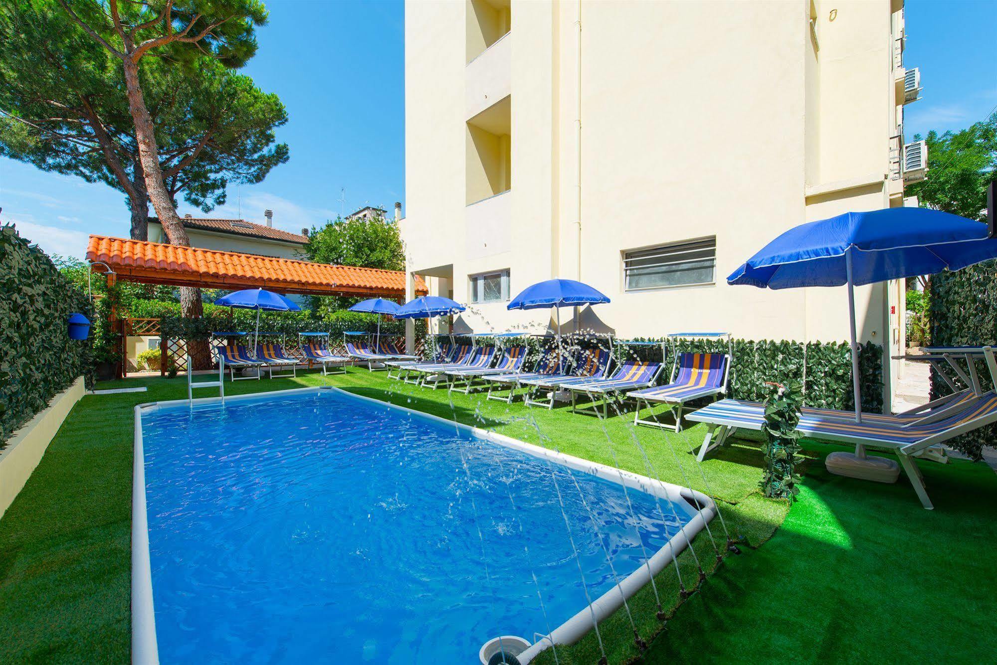 Hotel Vannucci Римини Экстерьер фото