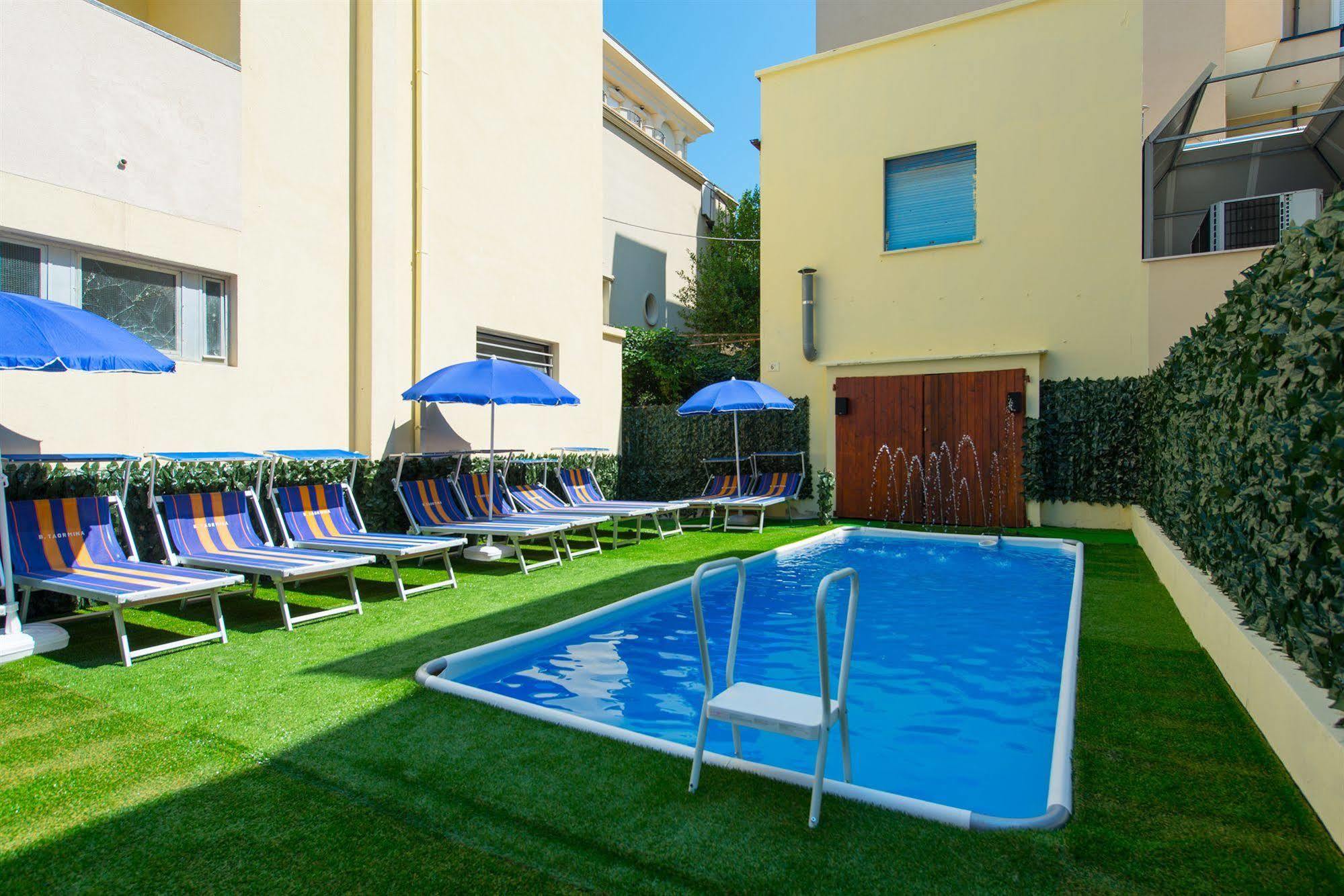 Hotel Vannucci Римини Экстерьер фото