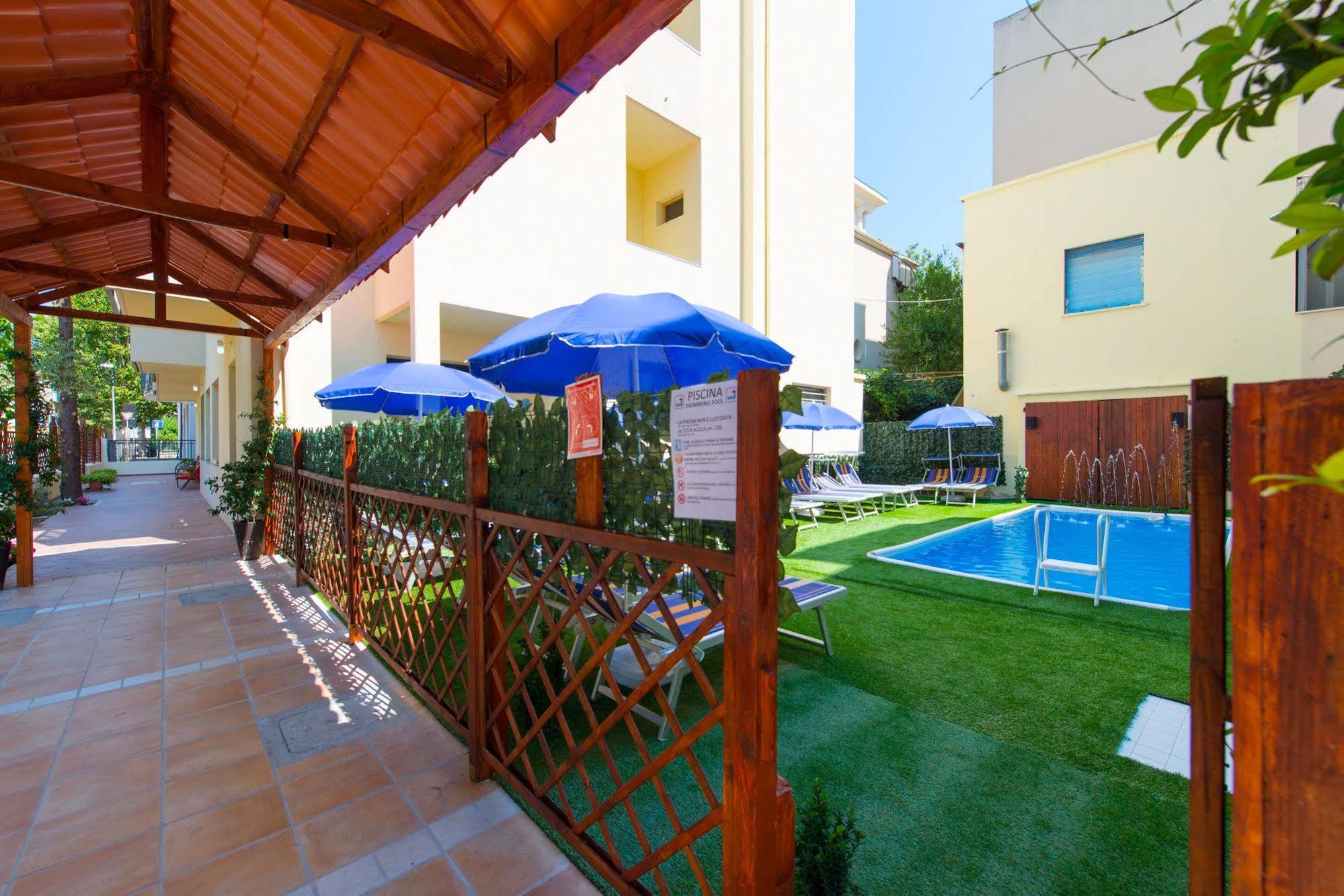 Hotel Vannucci Римини Экстерьер фото