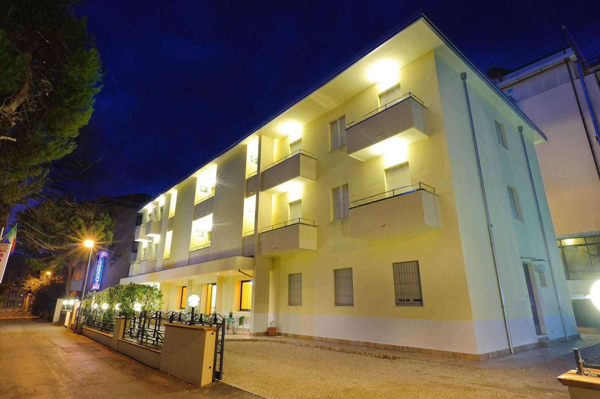Hotel Vannucci Римини Экстерьер фото